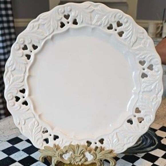 Set of 8 Vintage Portugal White Ceramic Reticulated Plates Hearts & Leaves 11" - Picture 2 of 6